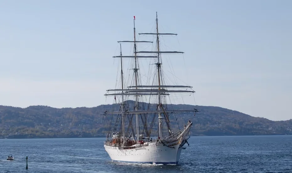 S/S Statsraad Lehmkuhl - Maritime Tours AS