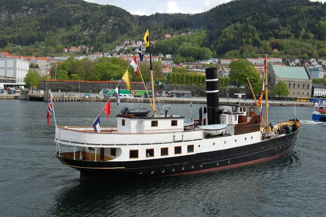 Oster - Maritime Tours AS image 9